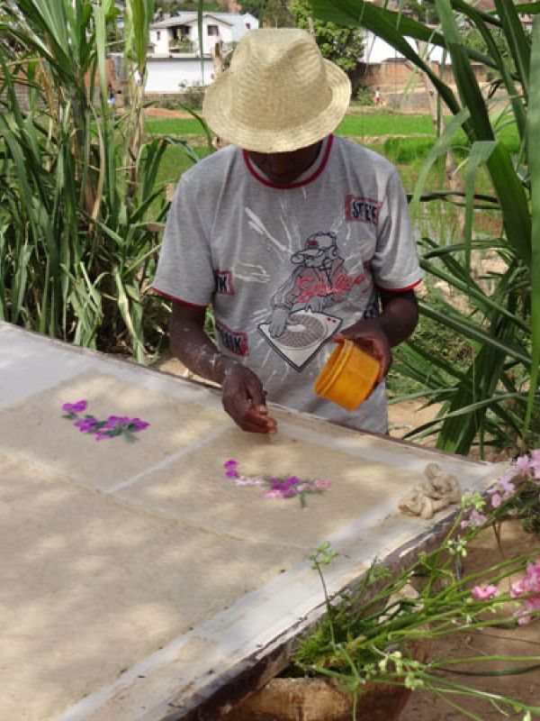 Step 5. The pulp is spread thinly and evenly on a cotton fabric stretched over a wooden frame and soaked in water. Every single sheet is formed to shape.